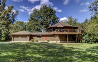 19866 Lakewood Dr, Bloomington, IL 61705-5336