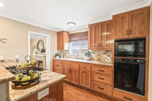 6562 Meath Cir, Huntington Beach CA  92647-3131 exterior