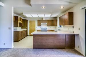 5784 Live Oak Ln, Redding, CA 96001-4618