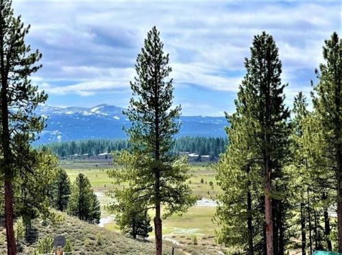 15079 Russell Valley Rd, Truckee, CA 96161-2670