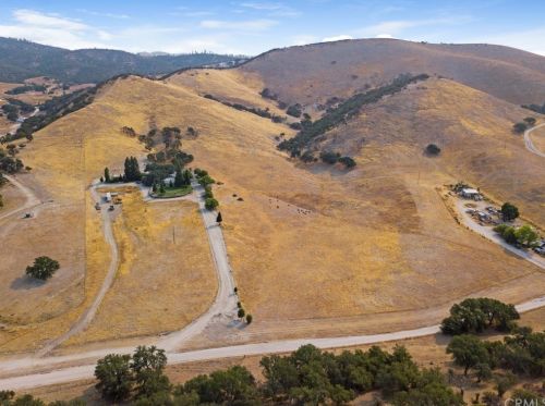 70899 New Pleyto Rd, Lake Nacimiento, CA 93426-9412