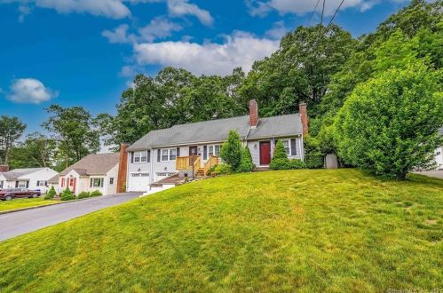 124 Delahunty Dr, Southington, CT 06489-3667