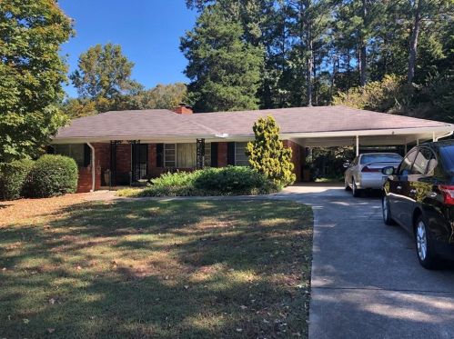 892 Rabun Dr, Lilburn, GA 30047-2632