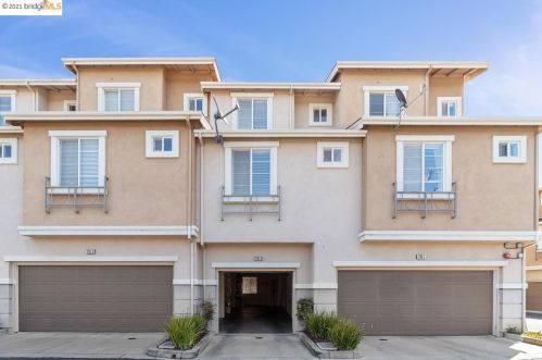 716 City Walk Pl, Hayward CA  94541-6648 exterior