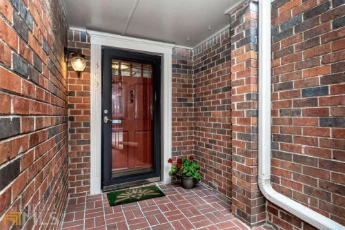302 Brandywine Cir, Atlanta GA  30350-2002 exterior
