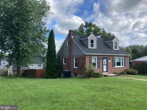 1621 Magnolia Dr, Lancaster, PA 17602-4023