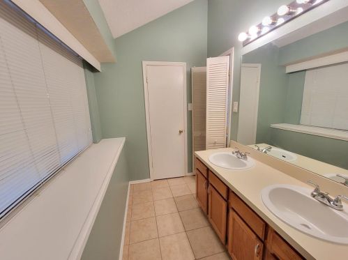 717 Lemons St, Cedar Hill TX 75104-7933 exterior