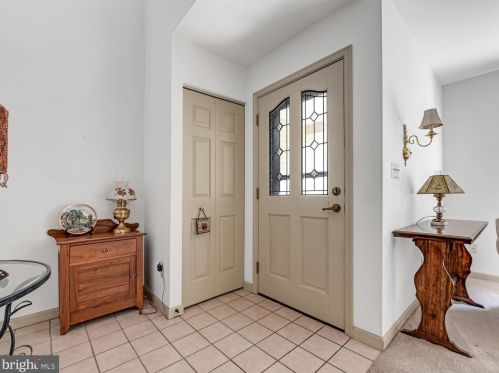 102 Strayer Dr, Carlisle, PA 17013-4400