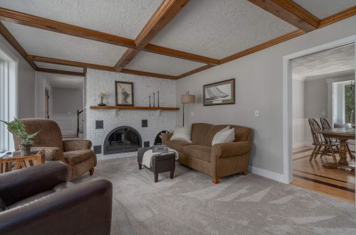 16 Woodland Dr, Londonderry, NH 03053-4010