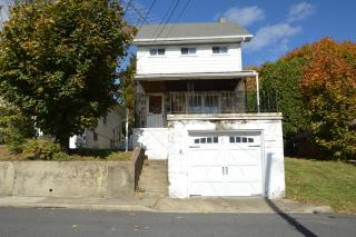 525 Fairview Ave, Bangor PA  18013-1835 exterior