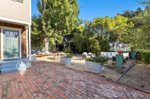 477 30th St, Manhattan Beach, CA 90266-2076