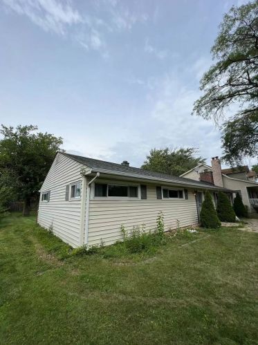5752 Madison St, Oak Brook, IL 60521-5114
