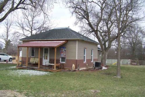 210 8th St, Edgar, NE 68935-3164