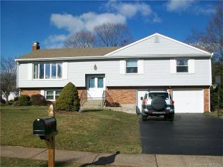 11 Glenwood Dr, Hartford, CT 06109-2702