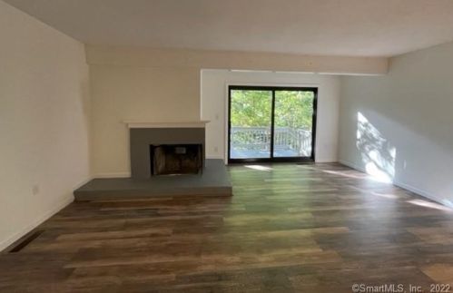 17 Upper Cmns, Woodbury, CT 06798-3220