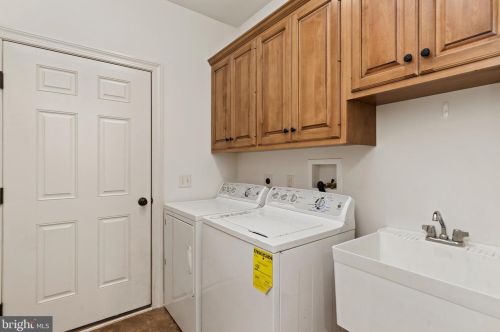 1022 Rockledge Dr, Carlisle PA  17015-9127 exterior