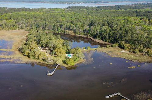 6119 Bears Bluff Rd, Wadmalaw Is, SC 29487-6807