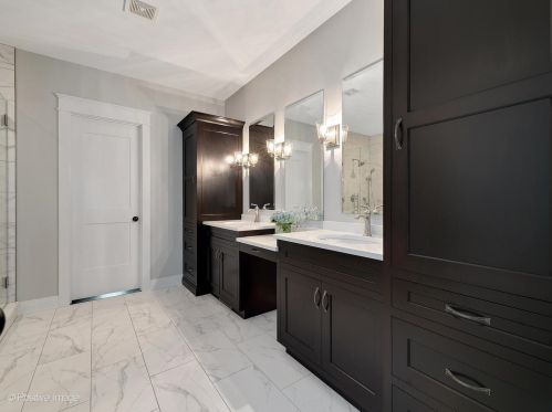 740 67th Pl, Willowbrook IL  60527-5307 exterior