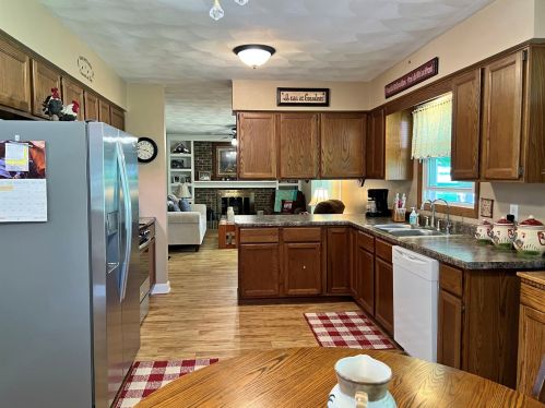 111 Amber Dr, Oregon, IL 61061-9239