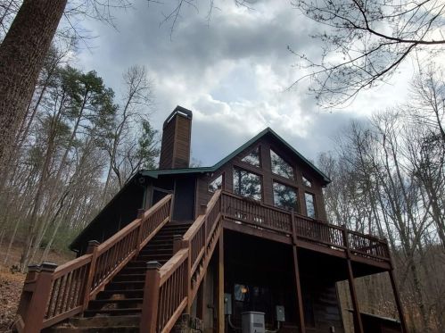 63 Lake Ct, Ellijay, GA 30536-2705