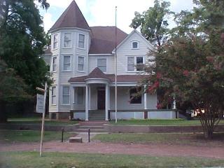 508 Cherokee St, Wynnewood, OK 73098-4810