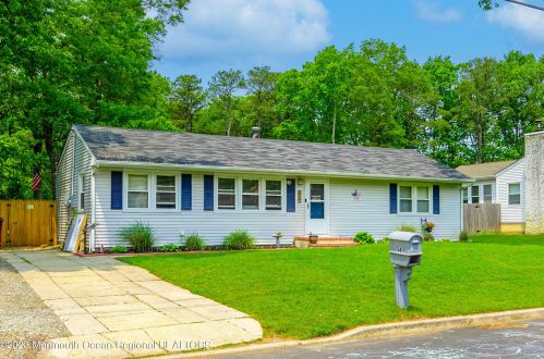 14 Park Ave, Berkeley Township, NJ 08721-1914