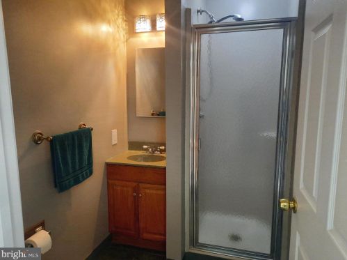 11 Shirley Ln, Trenton NJ 08610 exterior