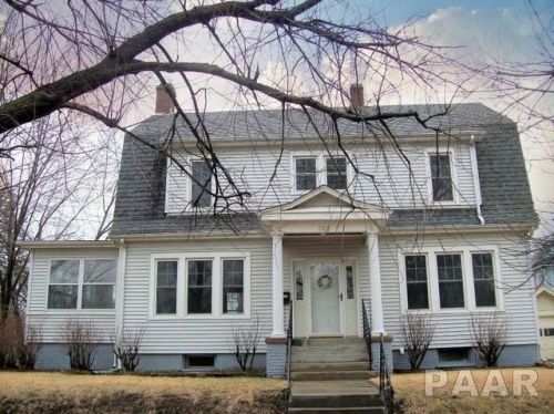 802 Bacon St, Pekin, IL 61554-4534