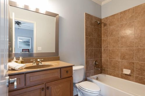 700 Glengate Pl, Atlanta GA  30328-7257 exterior