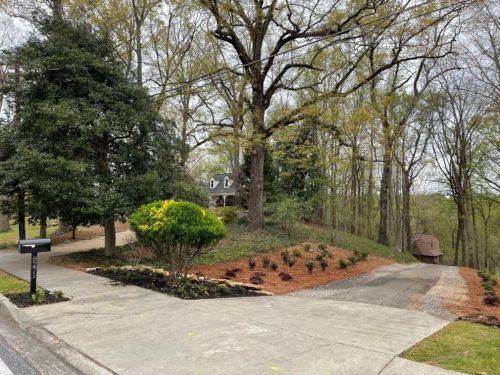 8271 Ison Rd, Atlanta, GA 30350-3127