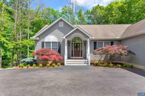 19 Barrett St, Bybee, VA 22963-2554
