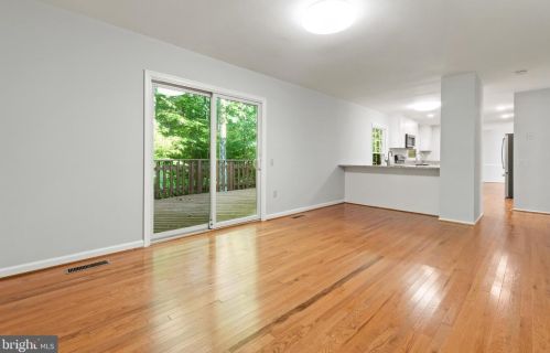 5835 Oakland Park Dr, Springfield VA  22015-2438 exterior