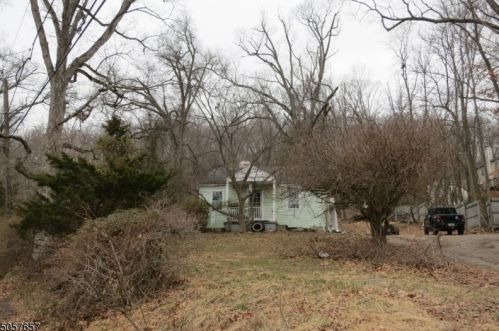 518 Cardinal Ln, Green Brook, NJ 08812-2117