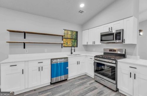 5438 Martins Crossing Rd, Stone Mountain GA  30088-1713 exterior