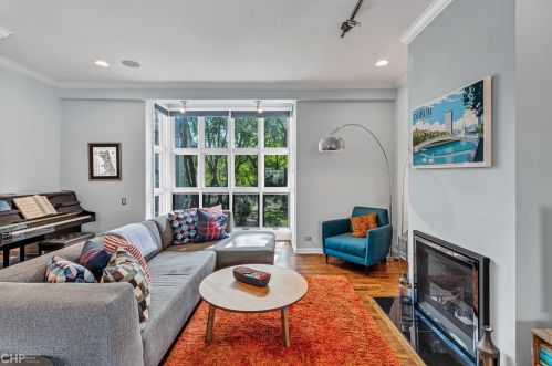 3046 Sheffield Ave, Chicago, IL 60657-5861
