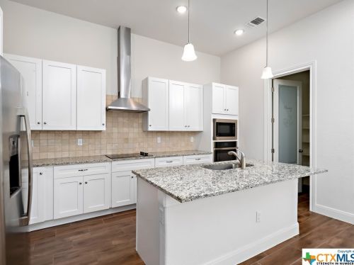 586 Carriage House, Spring Branch TX  78070-4983 exterior