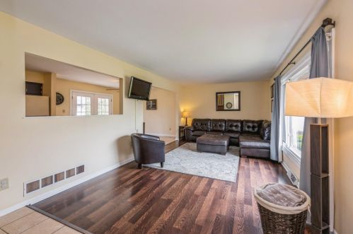 960 Pawnee Dr, Crown Point, IN 46307-4516