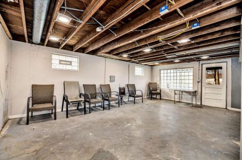 8459 Fernwell Dr, Cincinnati OH 45231-5747 exterior