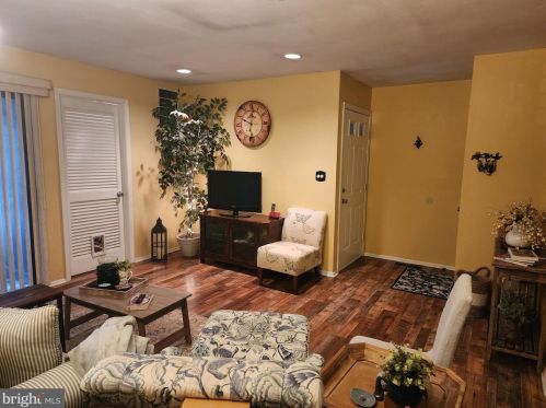 36 Bozarth Ct, Trenton, NJ 08690-3624