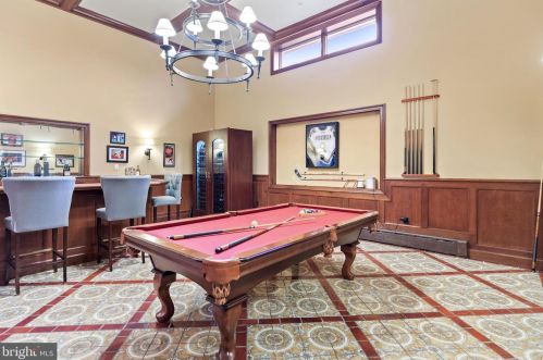6618 Van Winkle Dr, Falls Church, VA 22044-1010