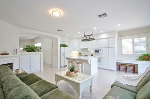 30922 Crystalaire Dr, Temecula, CA 92591-3914