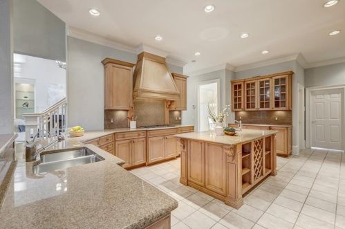 10 Highland Valley Ct, Atlanta GA  30327-4880 exterior