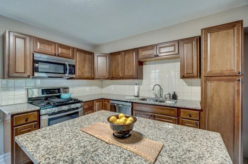 684 Eldridge Ave, Saint Paul MN  55113-6412 exterior