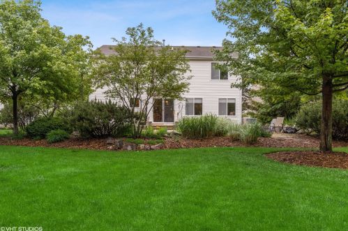 1114 Port Royal Rd, Pingree Grove, IL 60140-9196