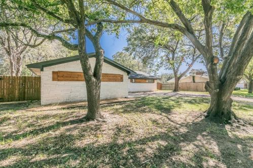 5621 Vega Dr, Fort Worth TX  76133-2921 exterior