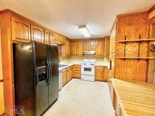 318 Park Hill Dr, Lagrange, GA 30241-1940