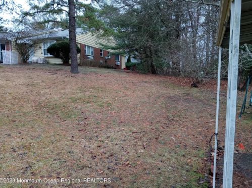 10 Valley Forge Dr, Lakehurst, NJ 08759-1818