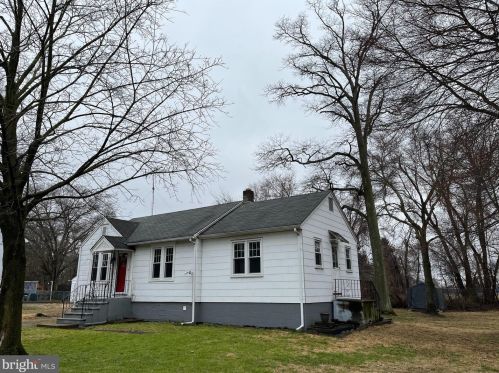 56 Mandl St, Trenton NJ  08619-3604 exterior