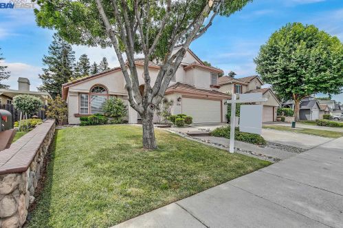 1380 Renown Dr, Tracy, CA 95376-4428