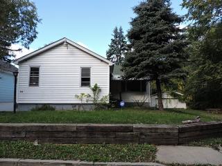 920 Helmholz Ave, Waukegan, IL 60085-7350